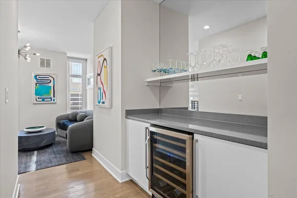 $1,299,000 | 2009 Skyelar Court, Highland Park, IL 60035