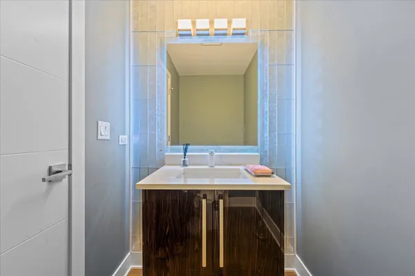 $1,299,000 | 2009 Skyelar Court, Highland Park, IL 60035