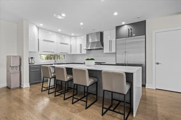 $1,299,000 | 2009 Skyelar Court, Highland Park, IL 60035