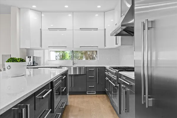$1,299,000 | 2009 Skyelar Court, Highland Park, IL 60035