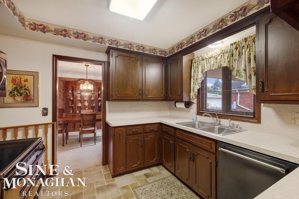 809 Fairford Road Grosse Pointe, MI 48236 - Photo 12 of 57 50195070-79622b5a-0d5a-4dc1-908f-a811c0c59b14.JPG