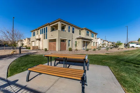 $499,000 | 675 East Ginko Avenue, Unit 201, Gilbert, AZ 85297