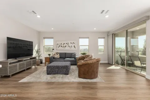 $499,000 | 675 East Ginko Avenue, Unit 201, Gilbert, AZ 85297