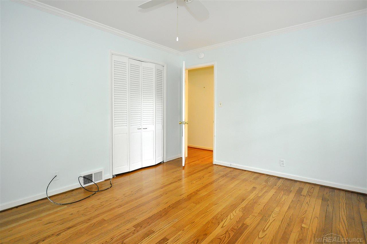 433 Roland Road Grosse Pointe, MI 48236 - Photo 19 of 38 31354659-18.JPG