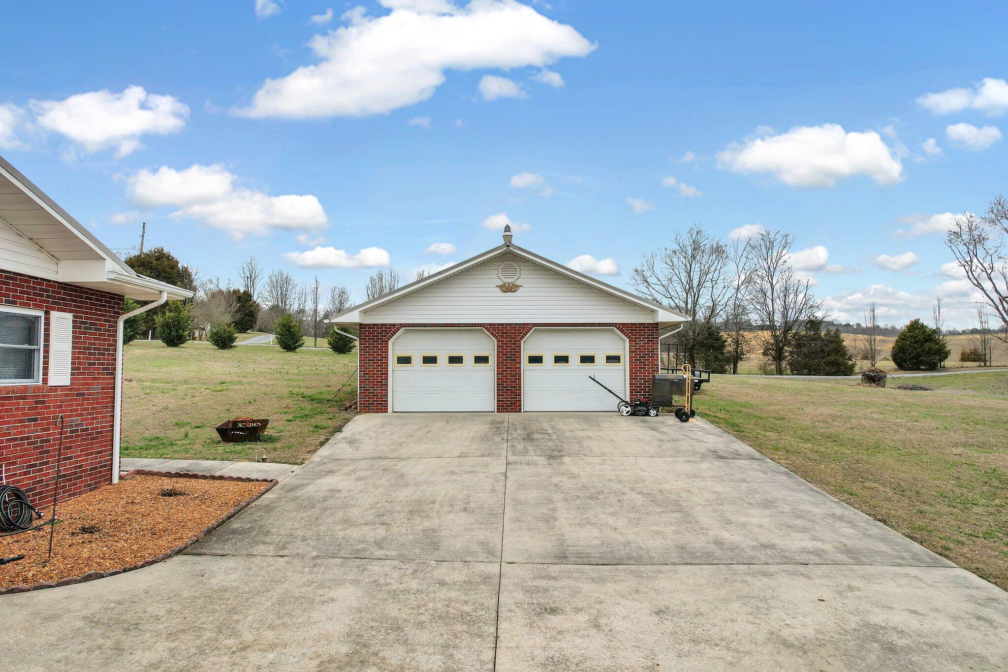 831 Sable Road Spring City, TN 37381 - Photo 3 of 36 3-web-or-mls-DJI_0697