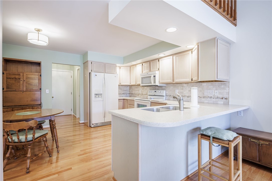 53 Waterview Circle Rochester, NY 14625 - Photo 6 of 41