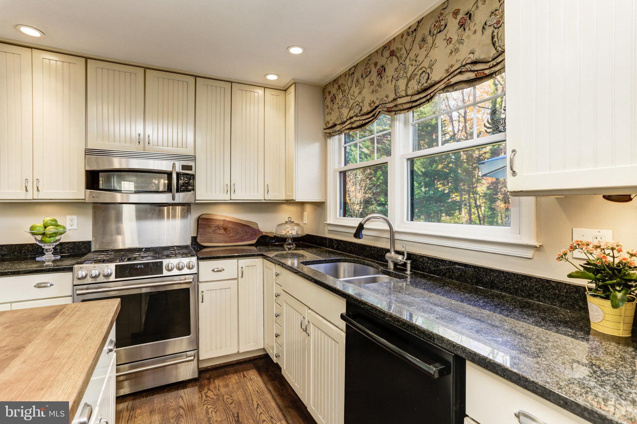 14 Old Sturbridge Road Arnold, MD 21012 - Photo 19 of 56 Kitchen has Mahogany Island and Granite Countertop