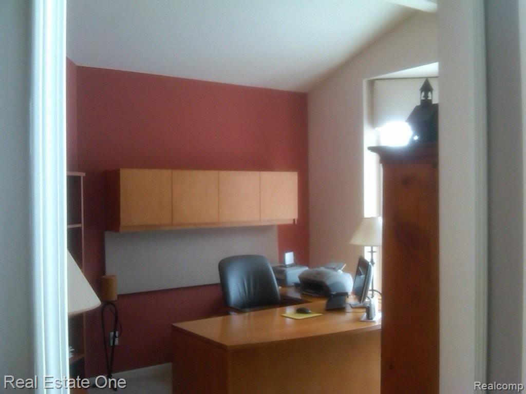 1372 Kentfield Drive Rochester, MI 48307 - Photo 7 of 23 Study