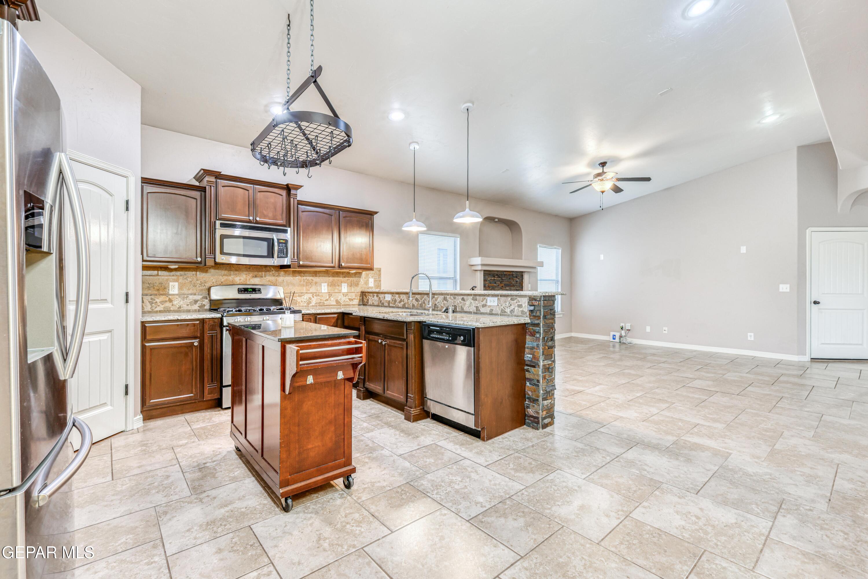 14209 Rattler Point Drive El Paso, TX 79938 - Photo 24 of 54 362A5523_HDR
