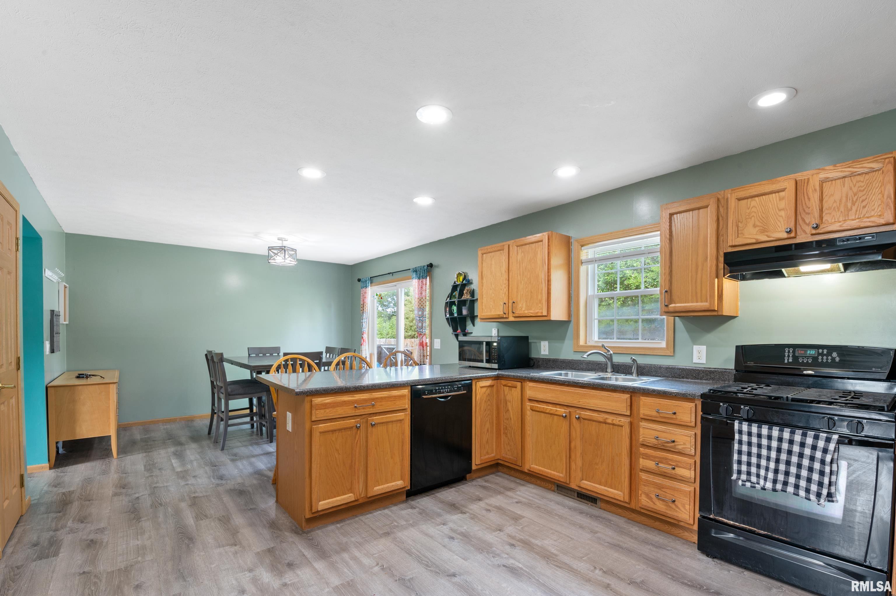 609 18th Street Silvis, IL 61282 - Photo 11 of 26