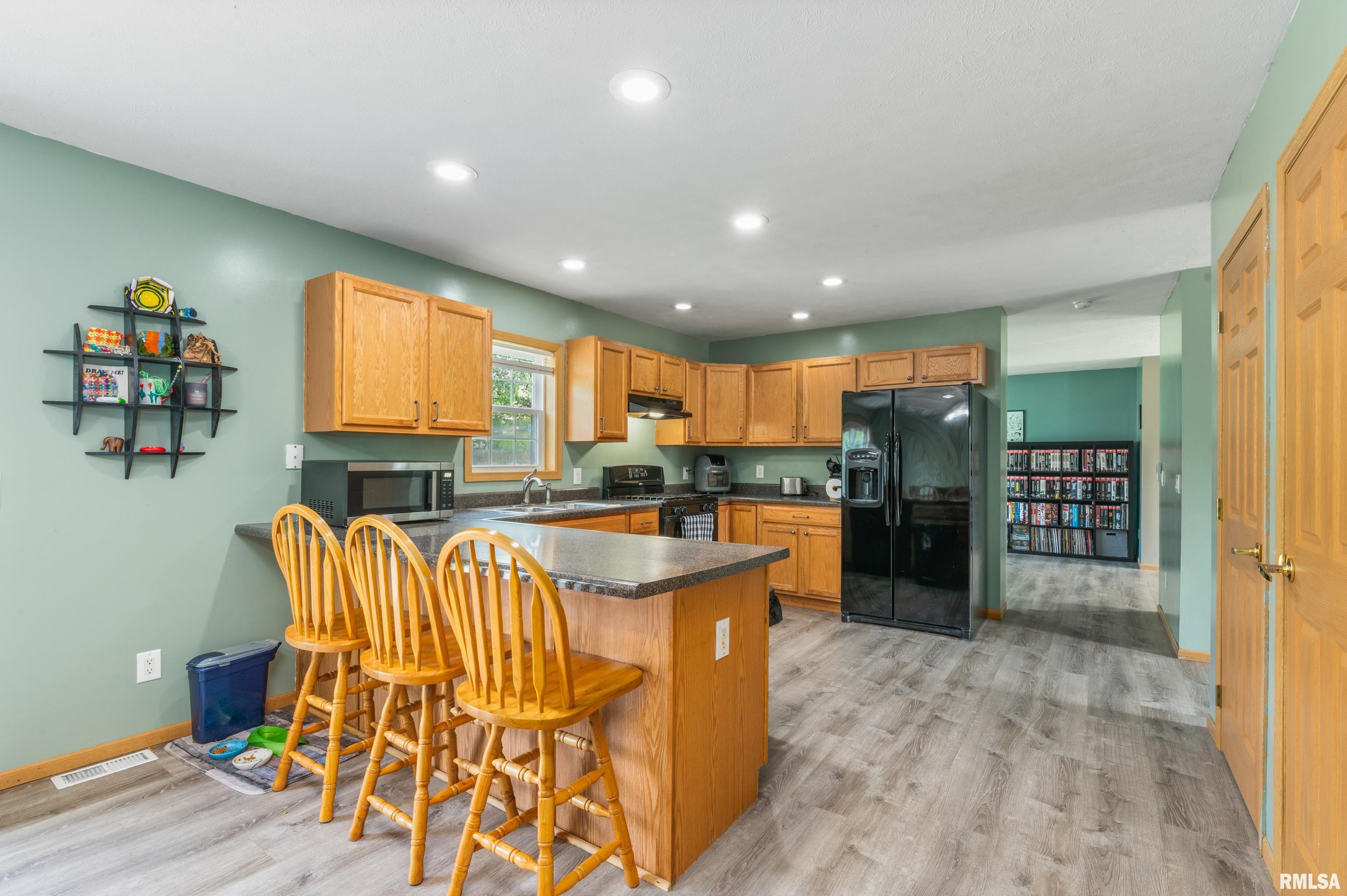 609 18th Street Silvis, IL 61282 - Photo 8 of 26