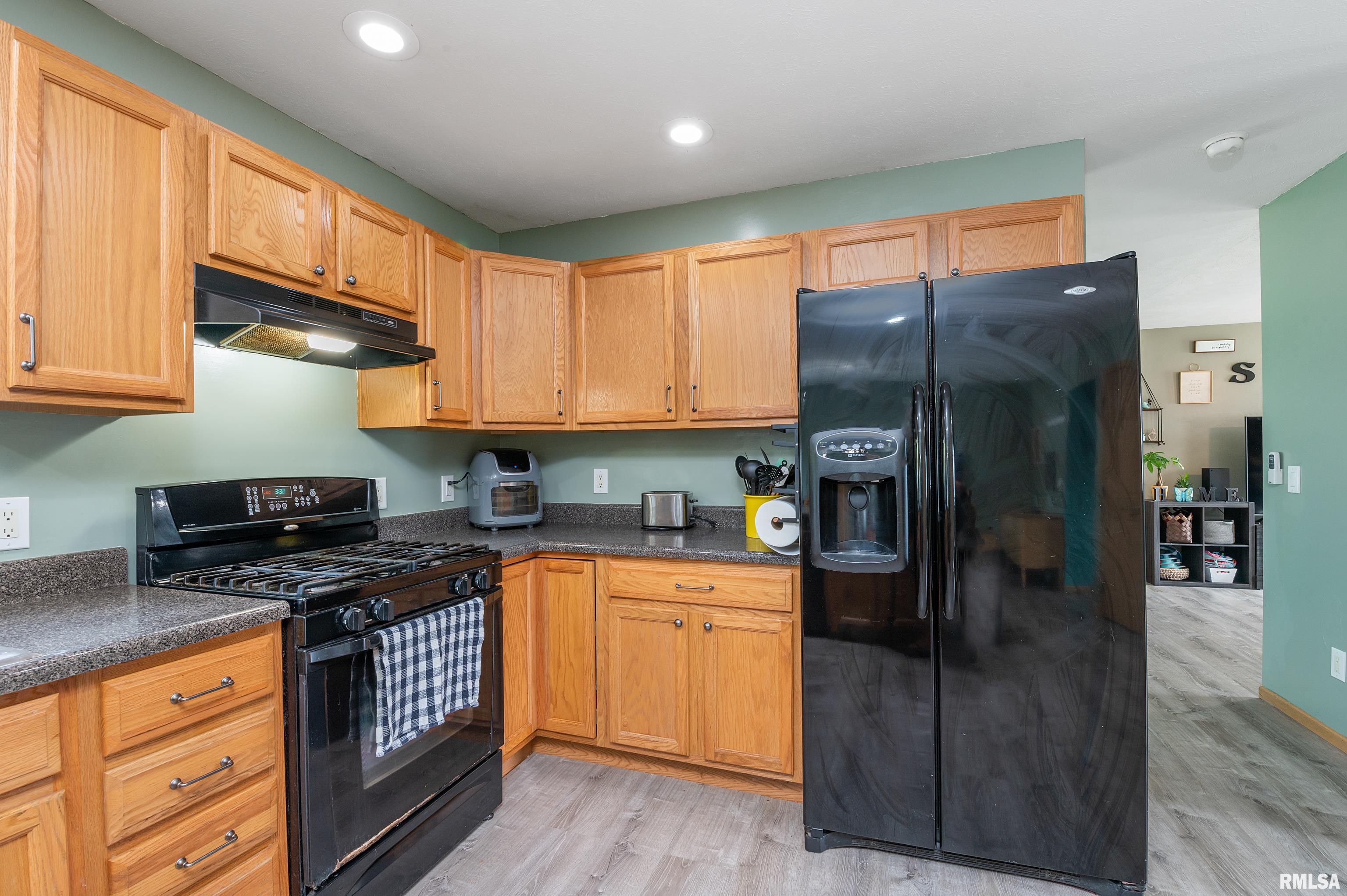 609 18th Street Silvis, IL 61282 - Photo 10 of 26