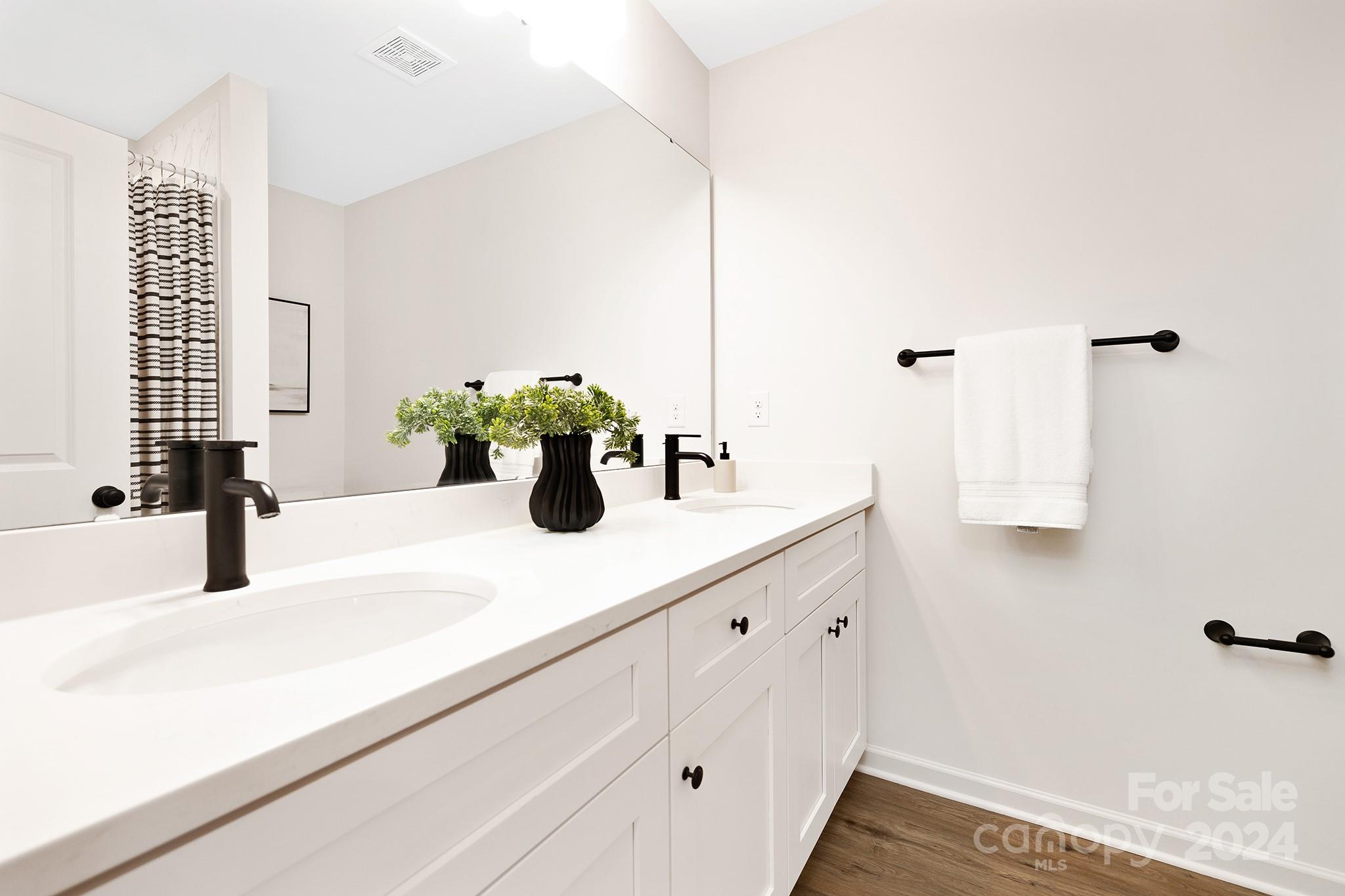 1142 Leigh Circle Charlotte, NC 28216 - Photo 18 of 25