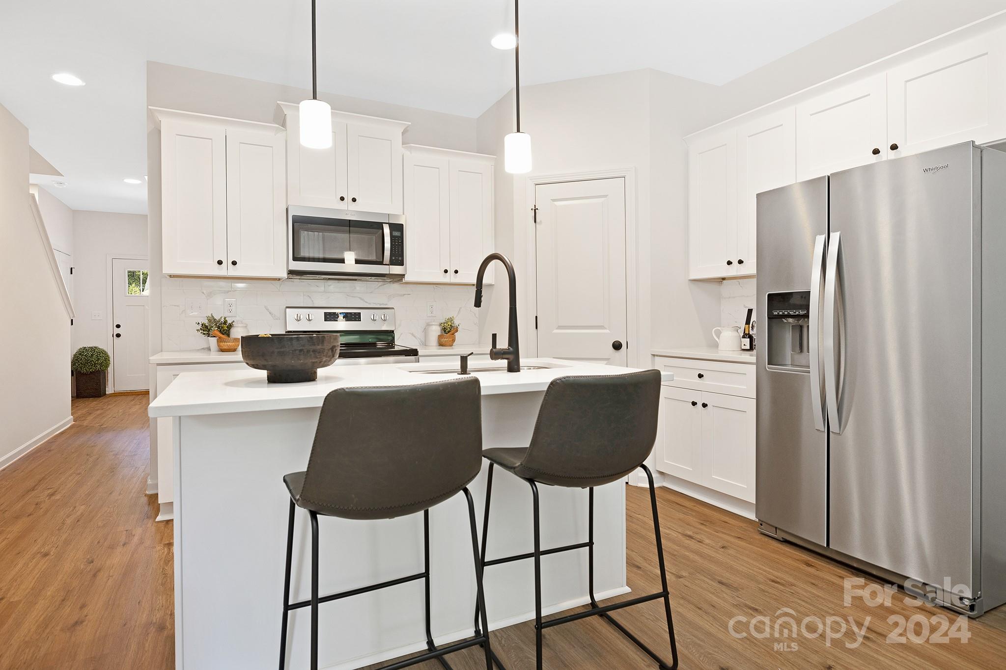 1142 Leigh Circle Charlotte, NC 28216 - Photo 2 of 25