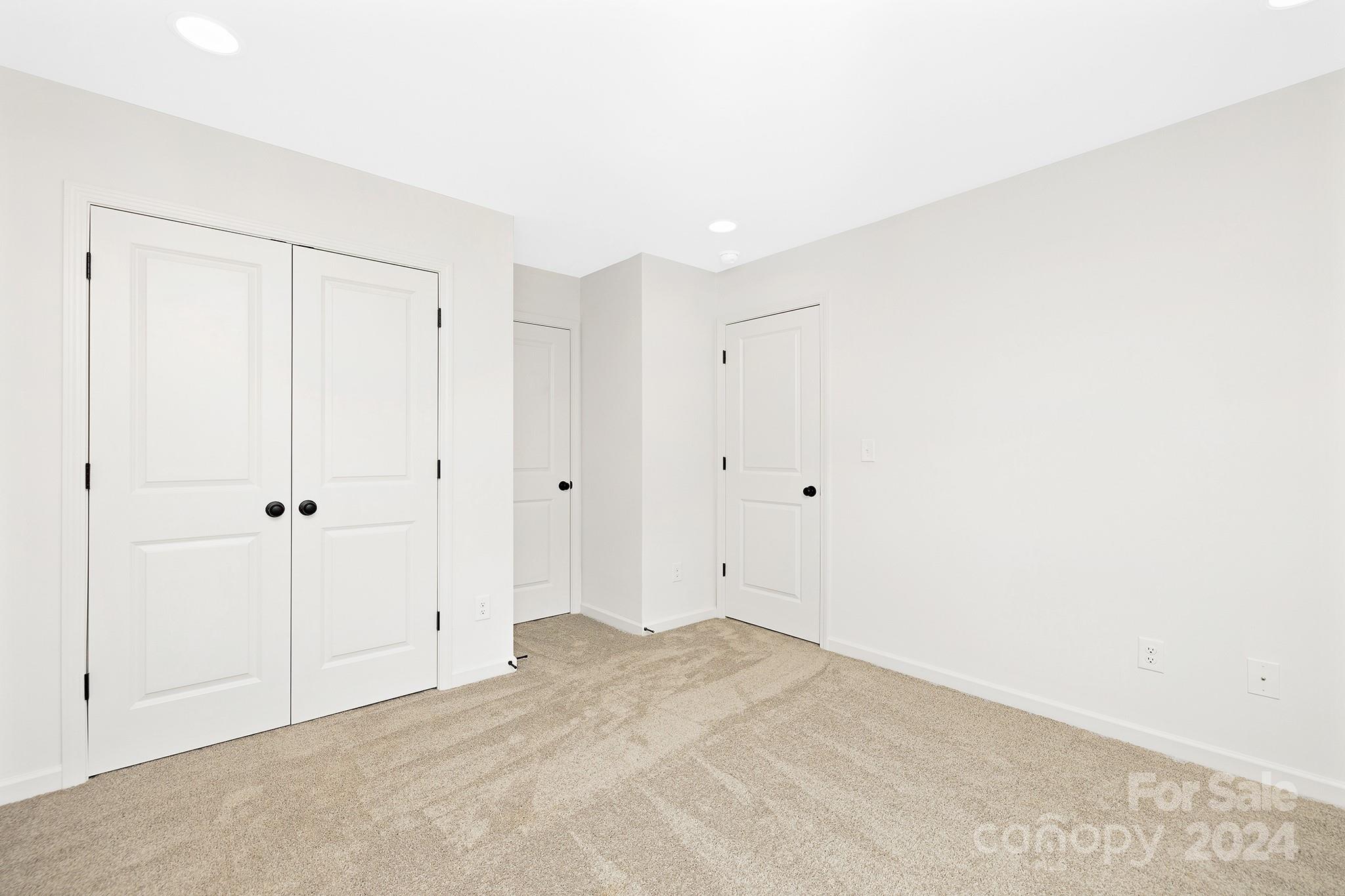 1142 Leigh Circle Charlotte, NC 28216 - Photo 6 of 25