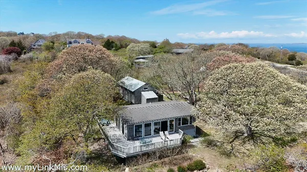 $1,599,000 | 393 Lighthouse Road, Aquinnah, MA 02535