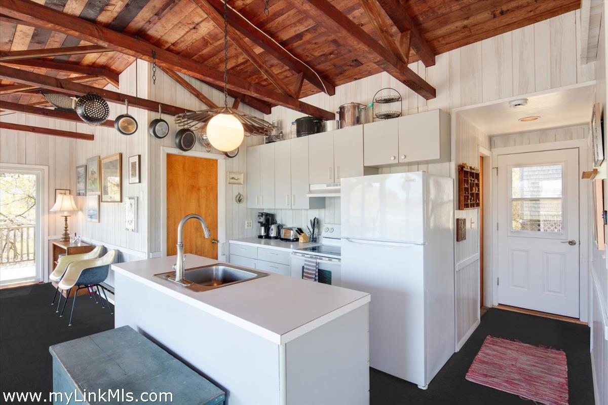 393 Lighthouse Road Aquinnah, MA 02535 - Photo 12 of 34