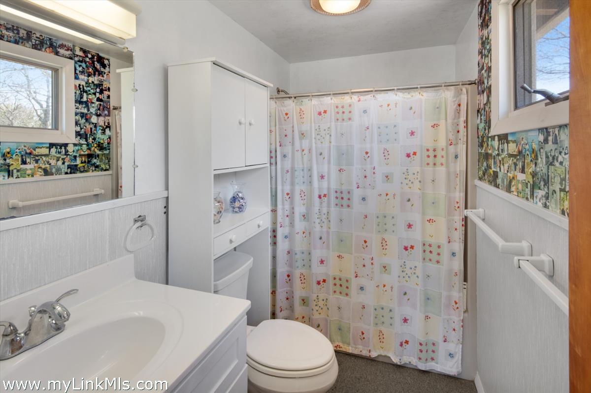 393 Lighthouse Road Aquinnah, MA 02535 - Photo 13 of 34