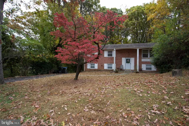 a house view with a outdoor space