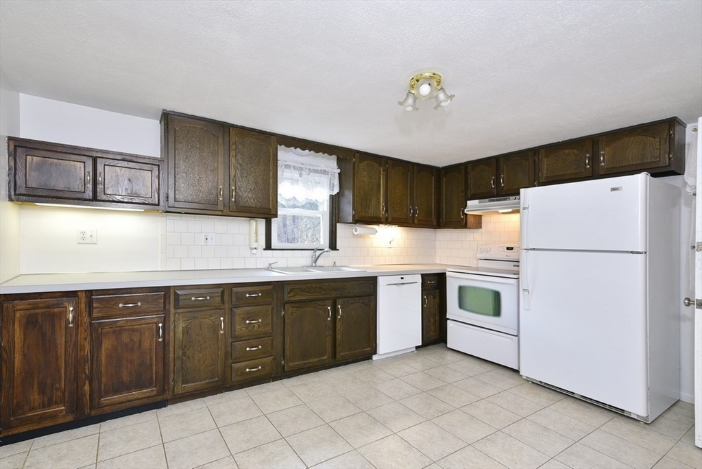 75 Neck Hill Road Mendon, MA 01756 - Photo 6 of 24 Gallery Image 6