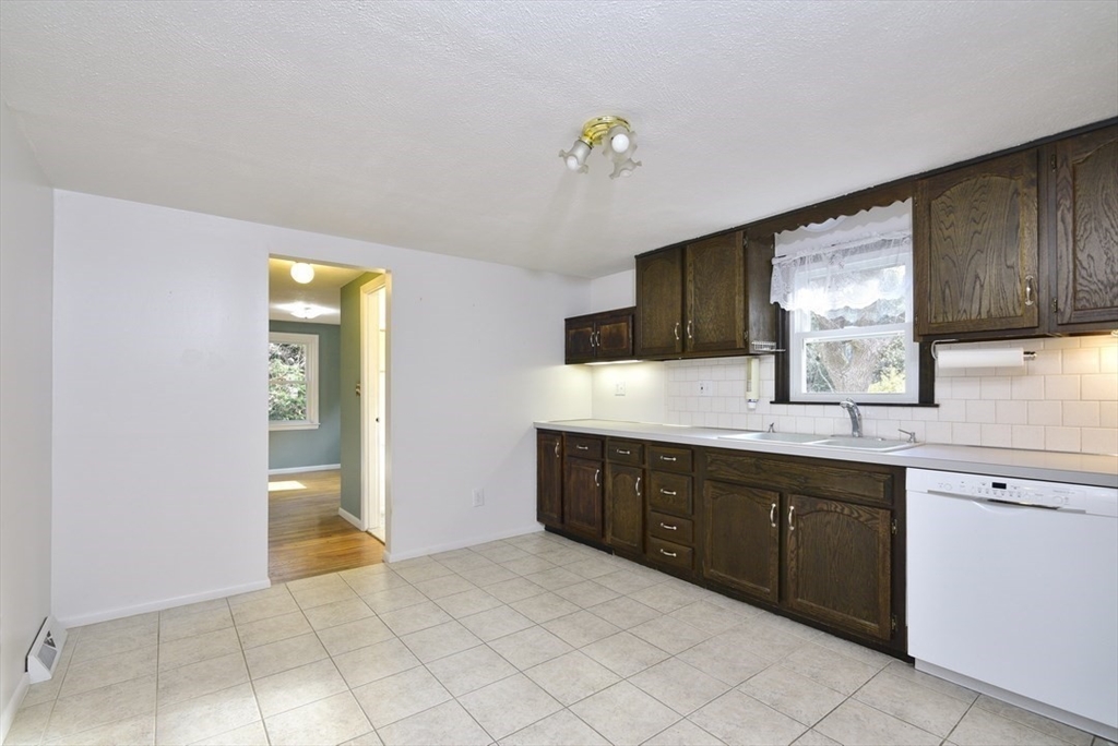 75 Neck Hill Road Mendon, MA 01756 - Photo 8 of 24 Gallery Image 8