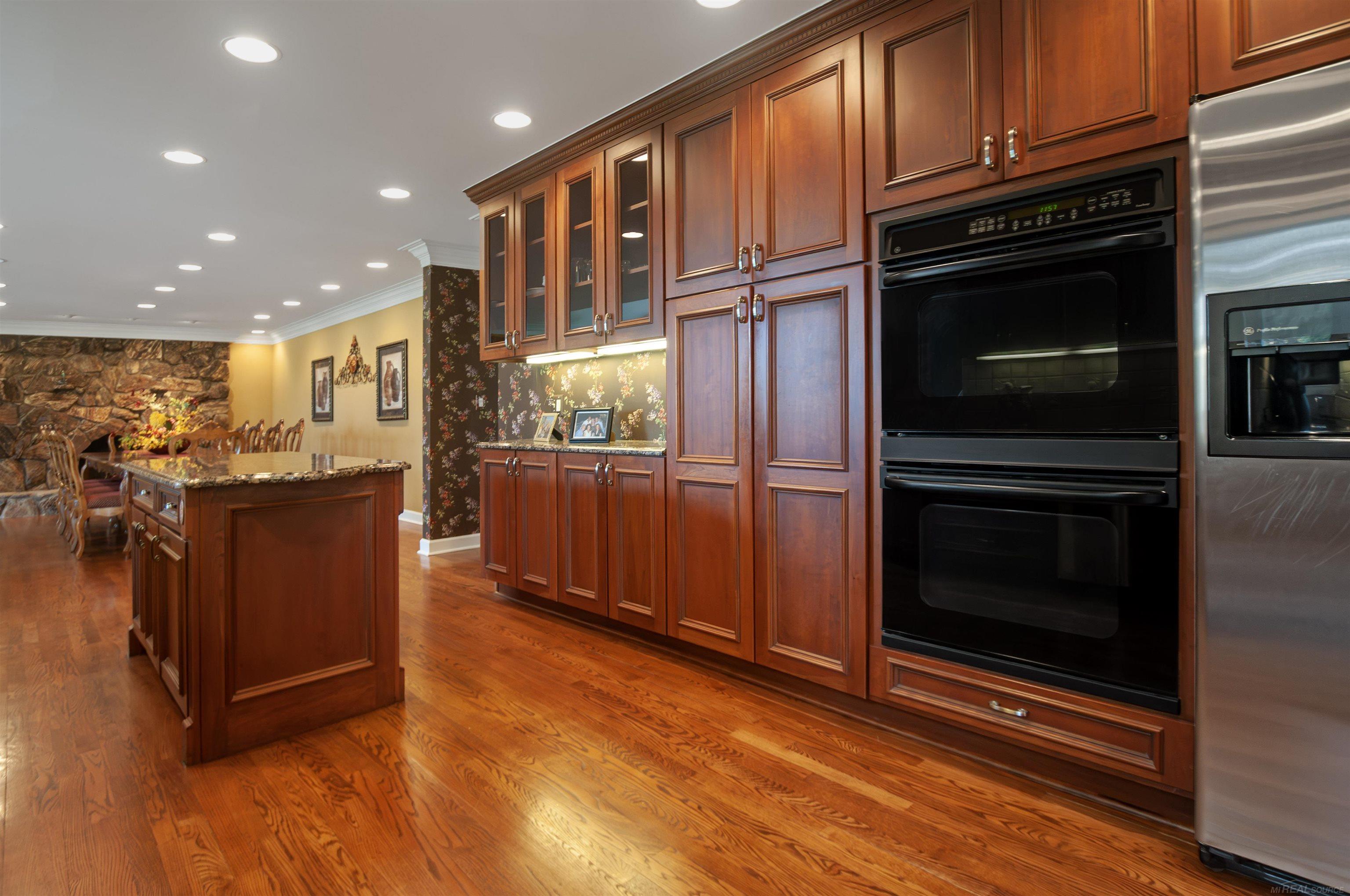 1010 Canterbury Road Grosse Pointe Woods, MI 48236 - Photo 15 of 65