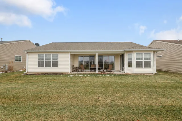 $485,000 | 12910 Crestview Drive, Huntley, IL 60142