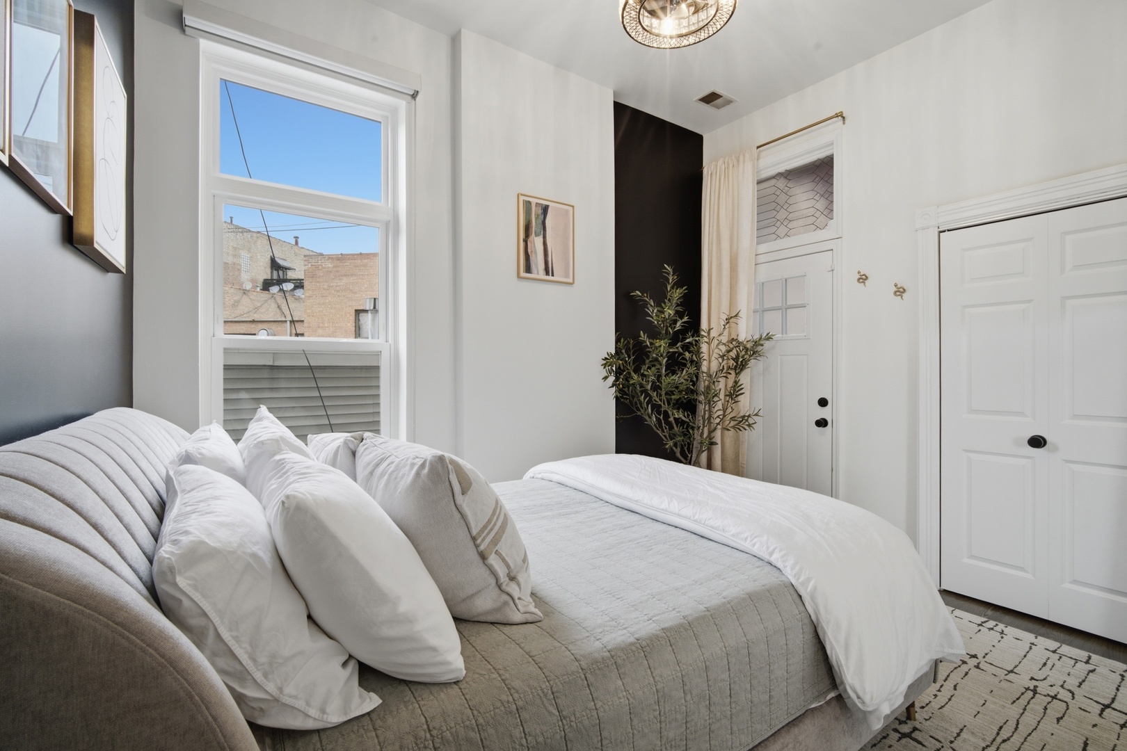 813 North Racine Avenue, Unit 2 Chicago, IL 60642 - Photo 23 of 31 Gallery Image 23