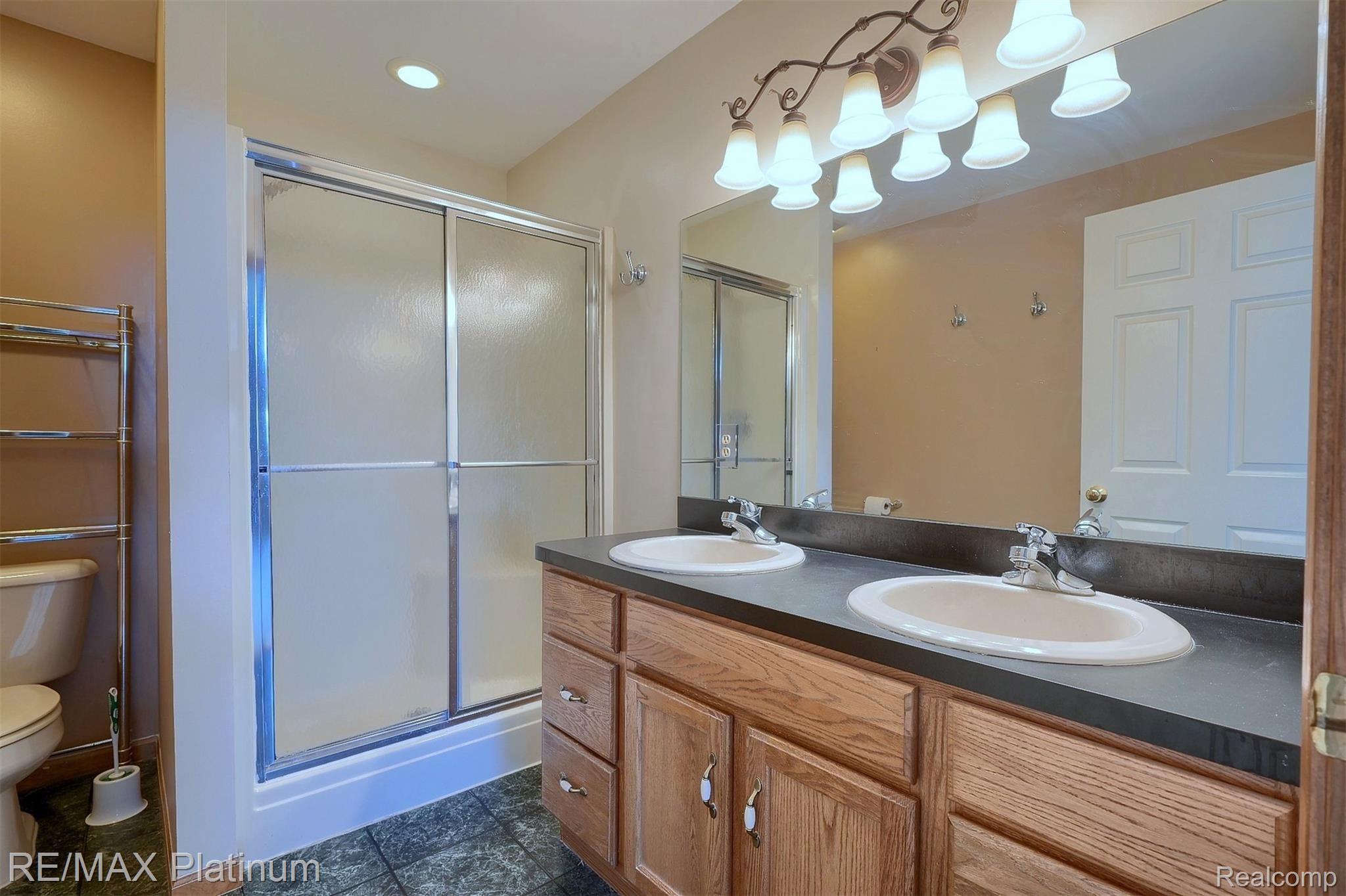 8090 Beard Road Byron, MI 48418 - Photo 21 of 43 21-Master-Bathroom.jpg