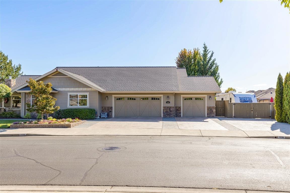 1096 Pumpkin Ridge Eagle Point, OR 97524 - Photo 2 of 35 Additional Photo