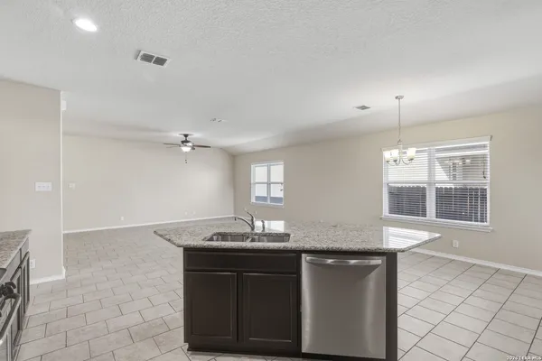 $2,050 | 8810 Double Oak, San Antonio, TX 78254