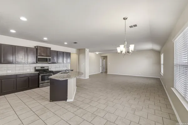 $2,050 | 8810 Double Oak, San Antonio, TX 78254