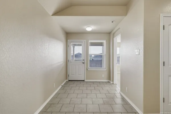 $2,050 | 8810 Double Oak, San Antonio, TX 78254