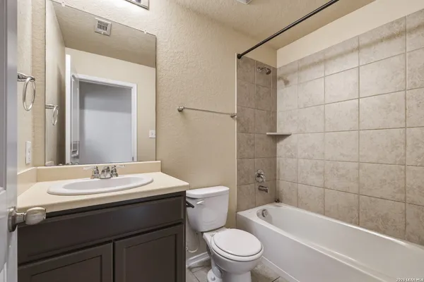 $2,050 | 8810 Double Oak, San Antonio, TX 78254