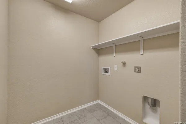 $2,050 | 8810 Double Oak, San Antonio, TX 78254