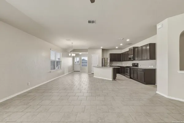 $2,050 | 8810 Double Oak, San Antonio, TX 78254