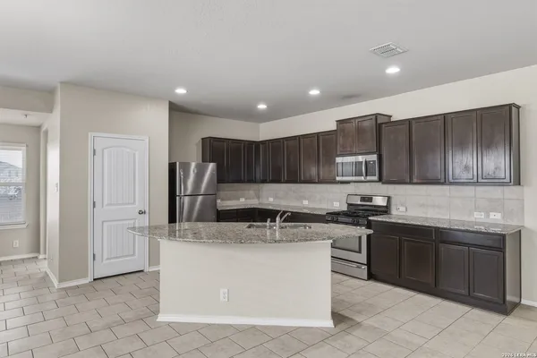 $2,050 | 8810 Double Oak, San Antonio, TX 78254