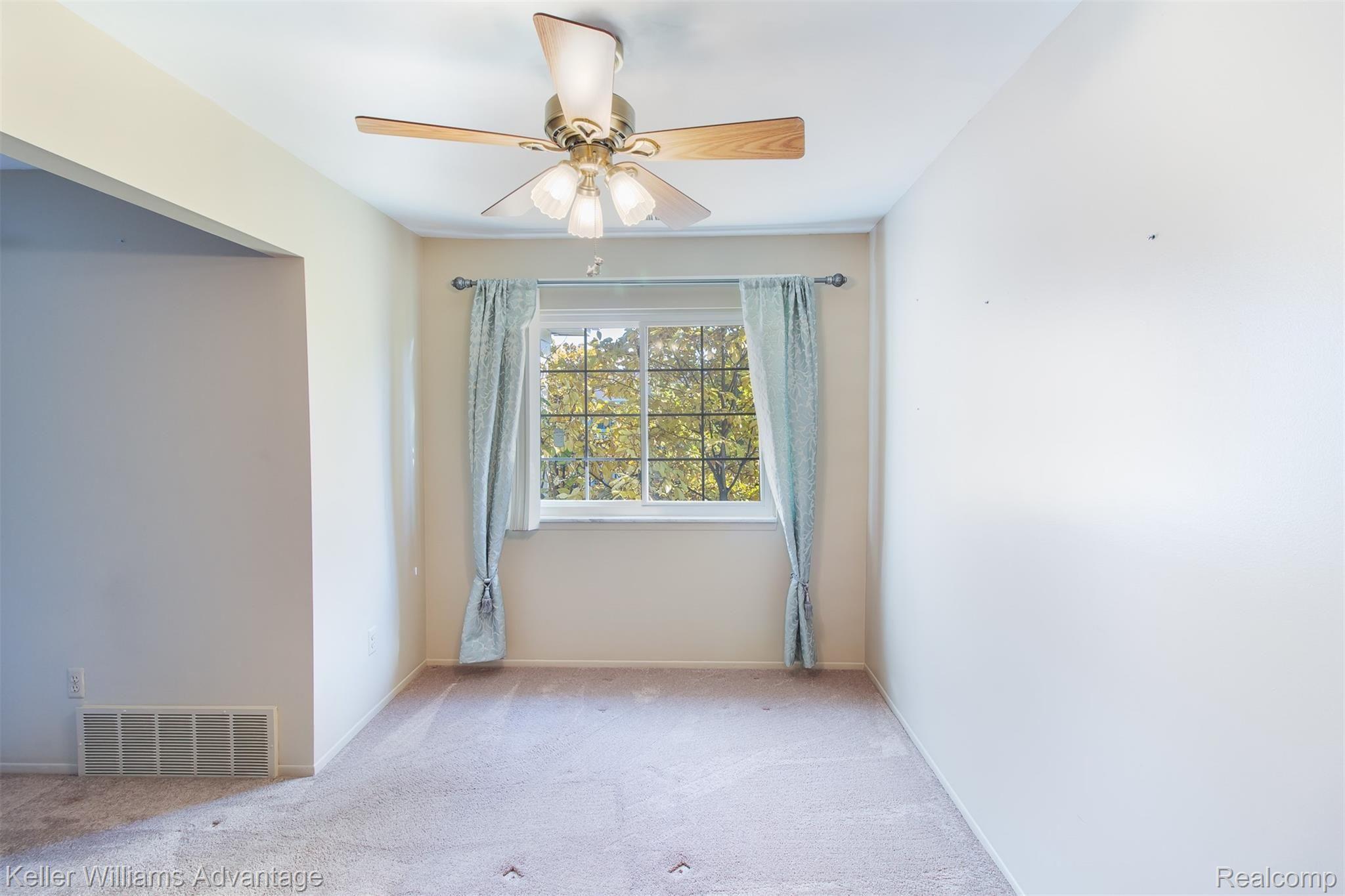 470 Baldwin Avenue, Unit 33 Rochester, MI 48307 - Photo 12 of 24 BaldwinAve_470_Dining.jpg