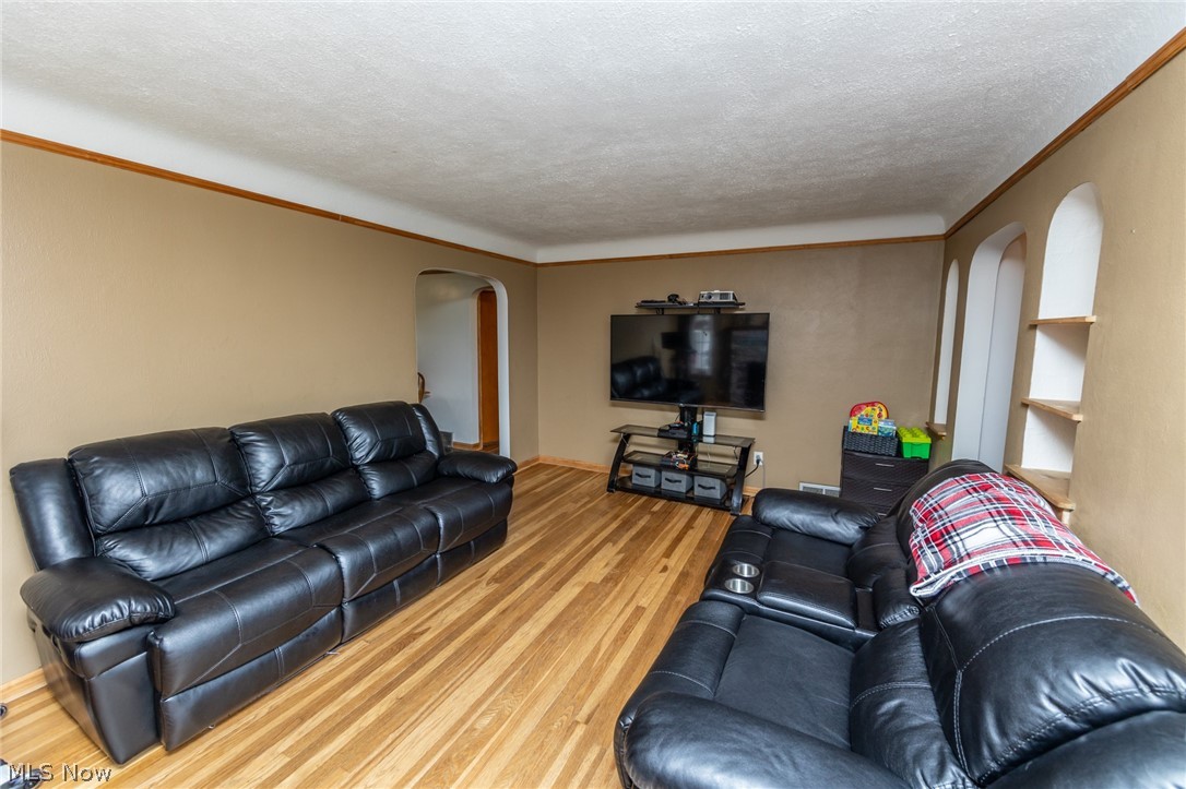 8203 Spring Garden Road Cleveland, OH 44129 - Photo 6 of 34