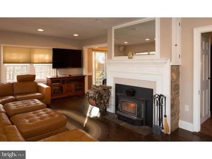 2710 River Road New Hope, PA 18938 - Photo 6 of 25 Living Room
