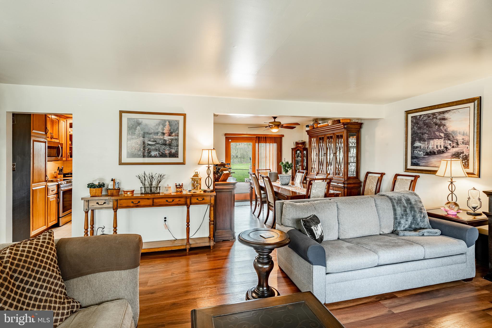 36 Sunset Road Royersford, PA 19468 - Photo 6 of 46 Living room