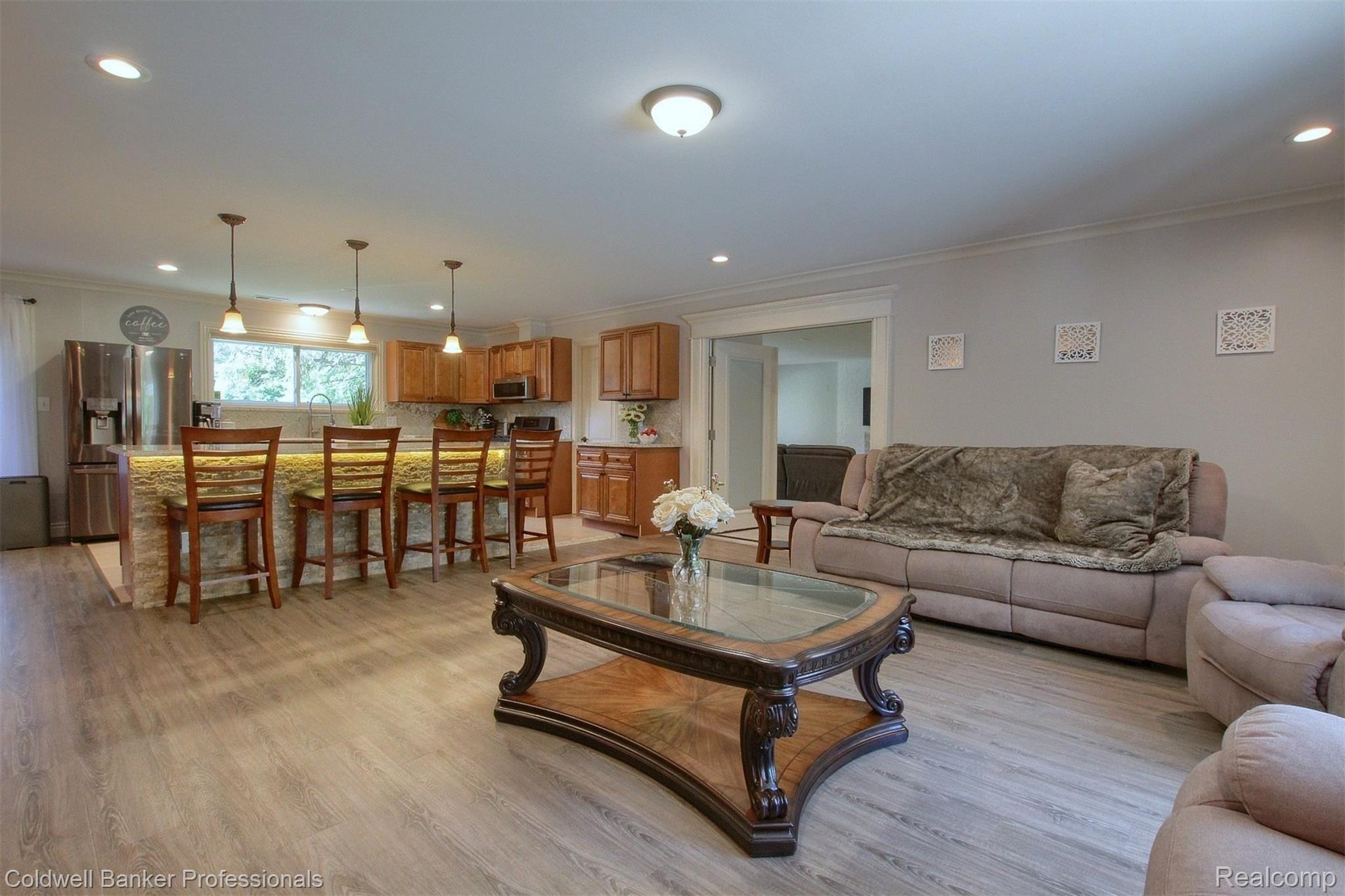 19930 Savage Road Belleville, MI 48111 - Photo 17 of 34 17-Family Room 2nd View.jpg