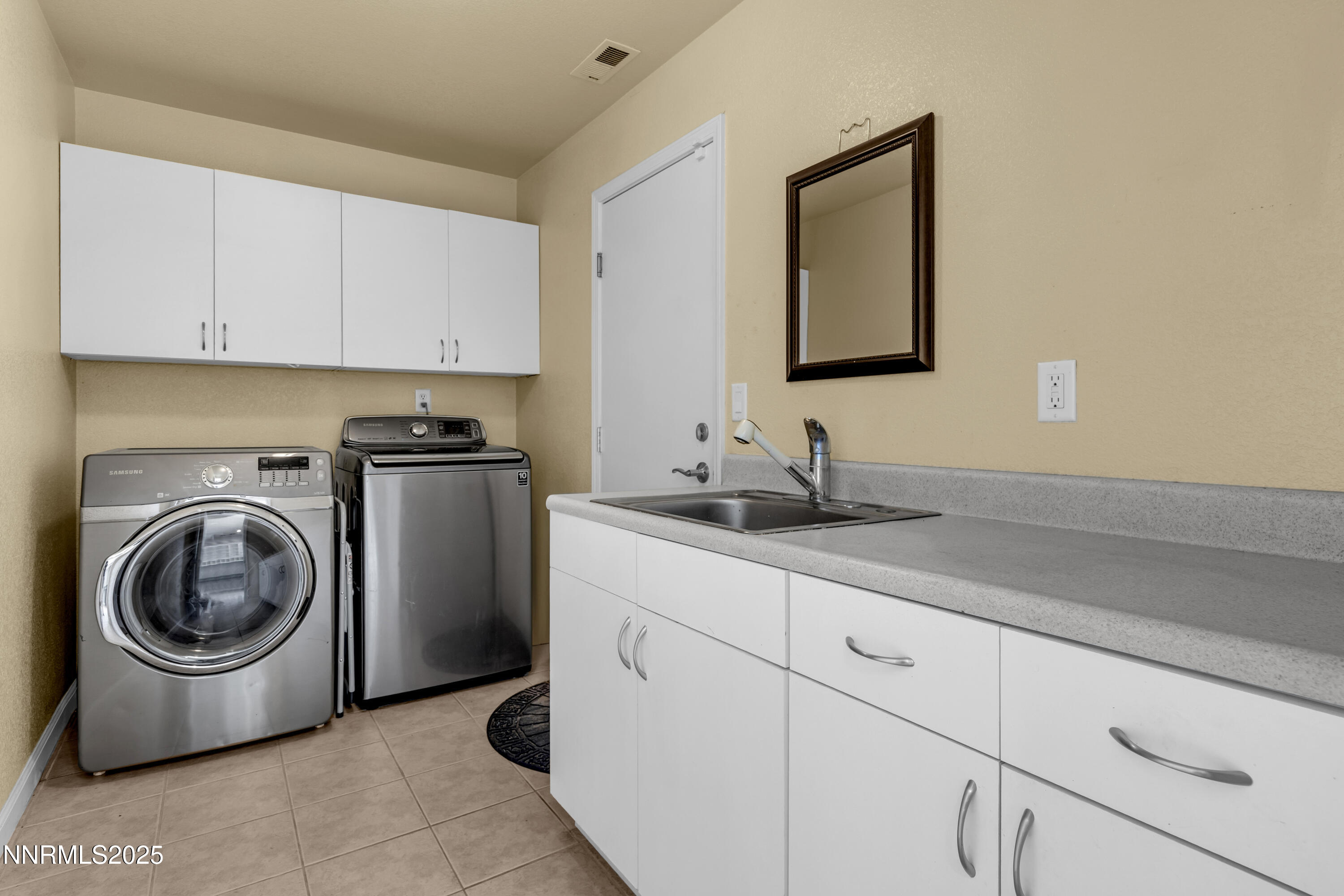 10509 Yuba Court Reno, NV 89521 - Photo 17 of 52 Yuba10509-046