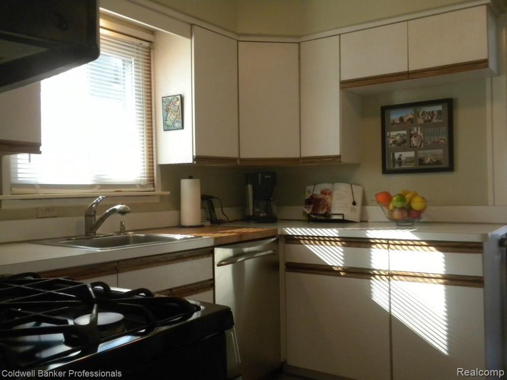 1295 Villa Road Birmingham, MI 48009 - Photo 13 of 34 DSCN5786.jpg