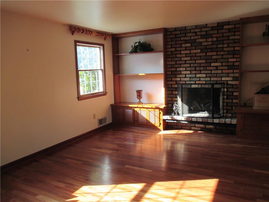 278 Sleepy Hollow Road Pittsburgh, PA 15228 - Photo 9 of 23 Gallery Image 9