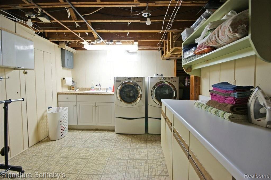17240 Beverly Road Franklin, MI 48025 - Photo 14 of 23 Basement Laundry.JPG