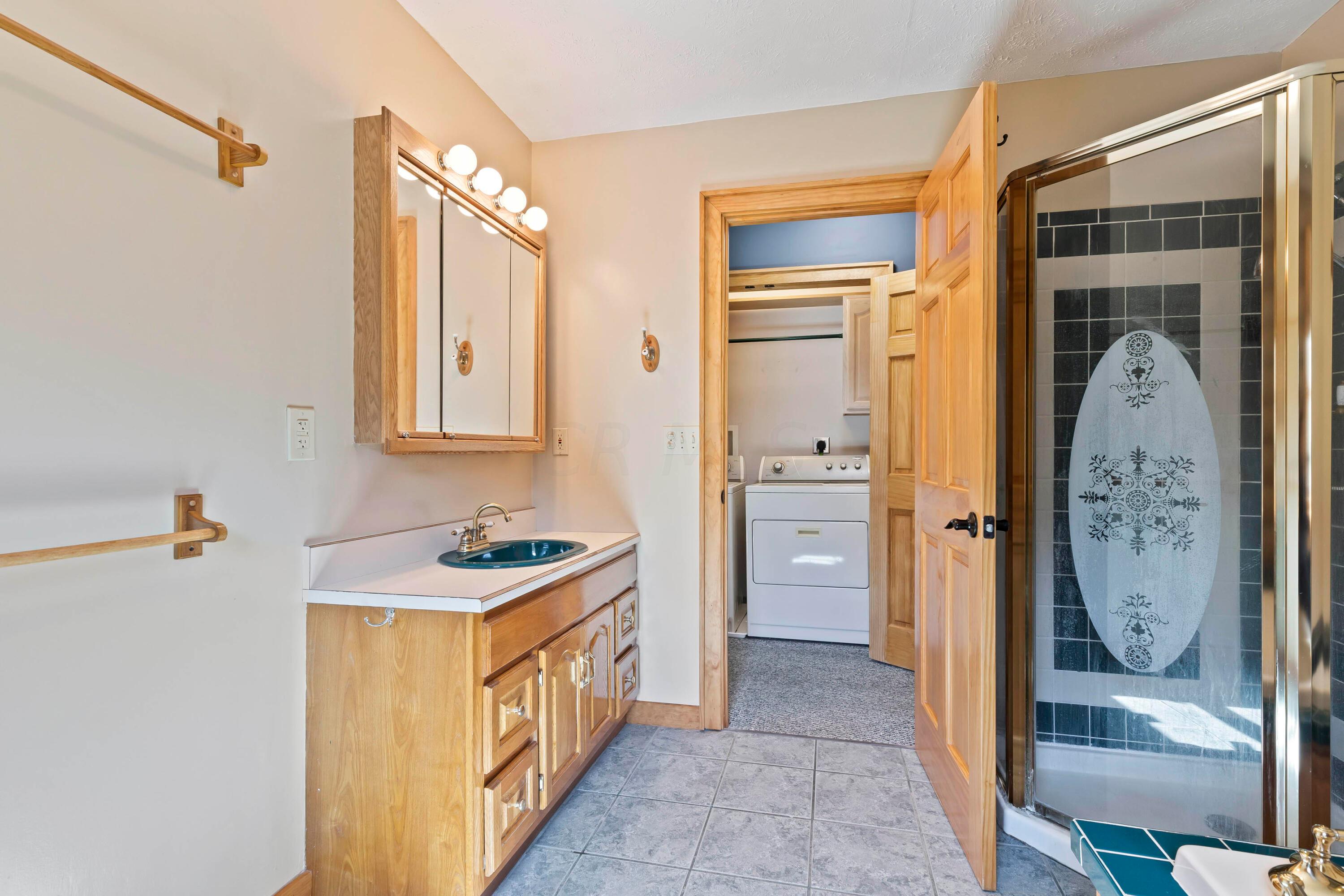 7700 Ballou Road Newark, OH 43056 - Photo 40 of 78 40. Main Bath (2)