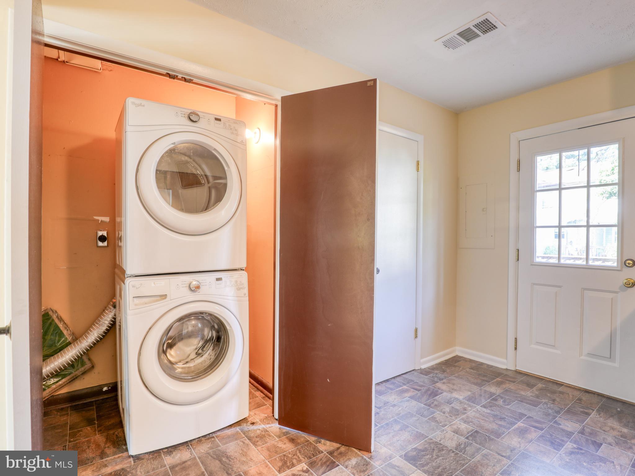 241 Brunswick Road Stephens City, VA 22655 - Photo 11 of 22 Laundry on main