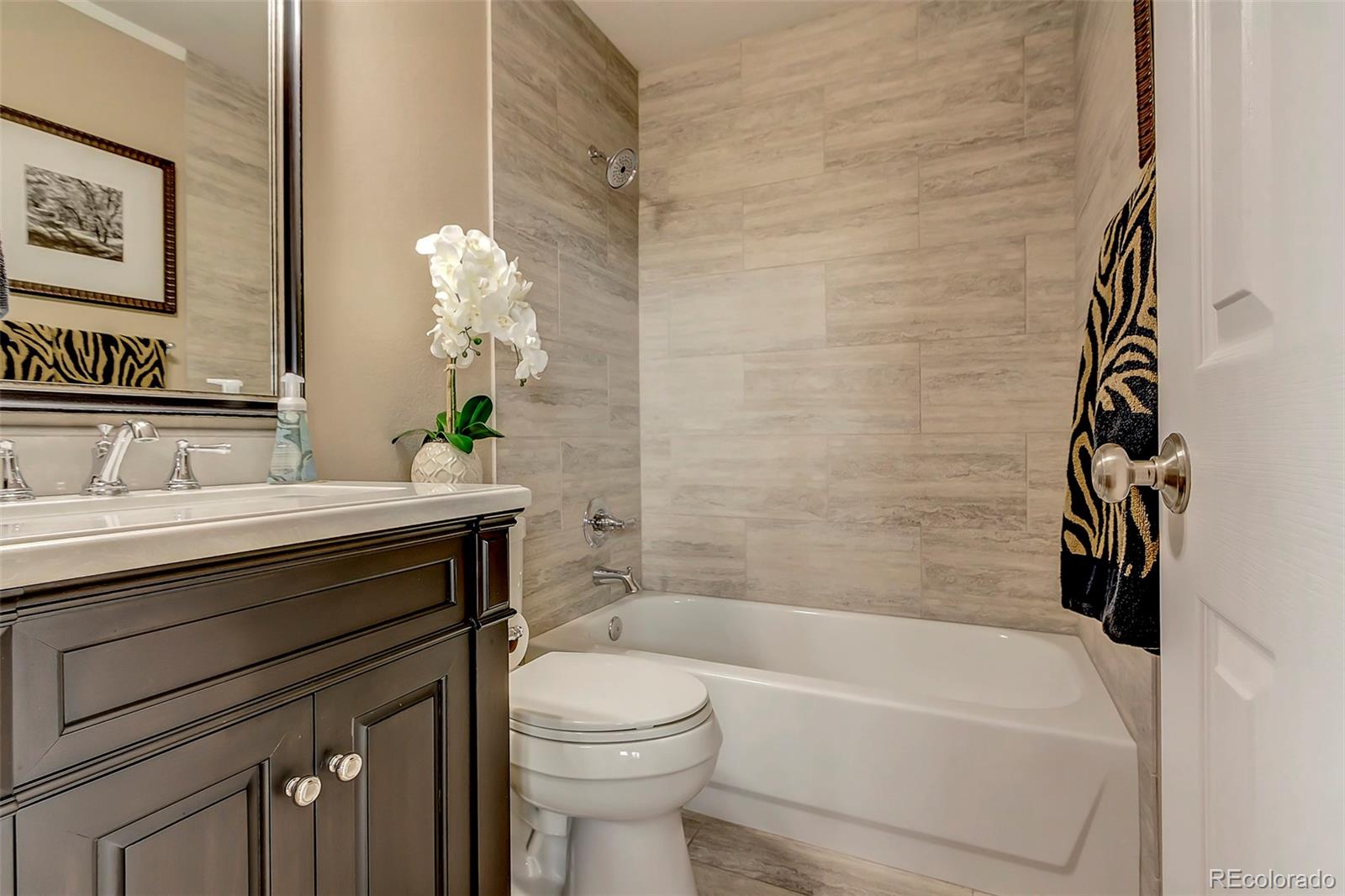 456 West Angus Way Highlands Ranch, CO 80129 - Photo 15 of 40 a bathroom with a sink a toilet and bathtub
