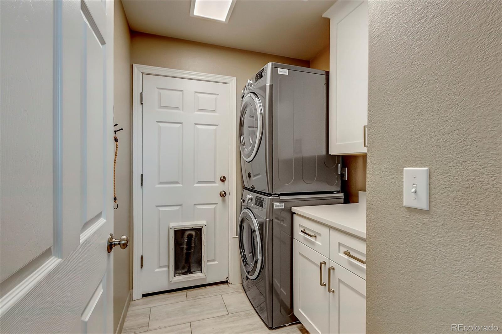 456 West Angus Way Highlands Ranch, CO 80129 - Photo 16 of 40 a utility room with dryer and washer